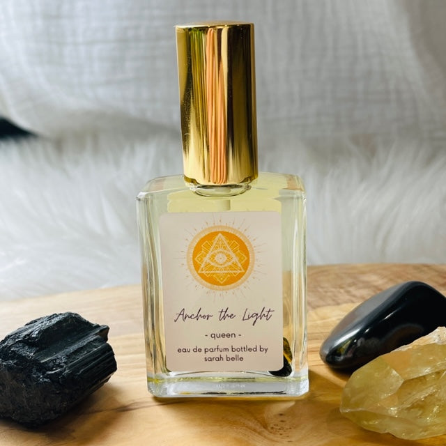High frequency perfume bottled in the USA by Sarah Belle, the Queen crystal-infused eau de parfum features the frequencies of amber and gold sheen obsidian, and carries the energies of inner-reflection, personal power, fairness and luxury. Perfect for crystal lovers and makes the perfect gift.