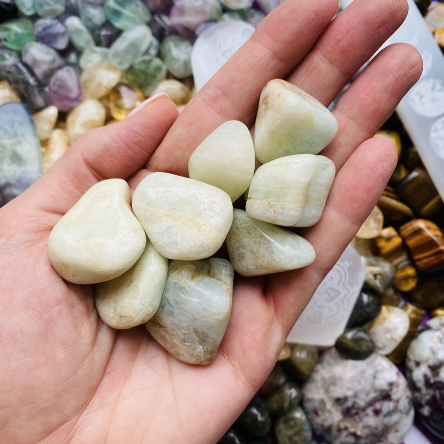 Aquamarine healing crystals for calming