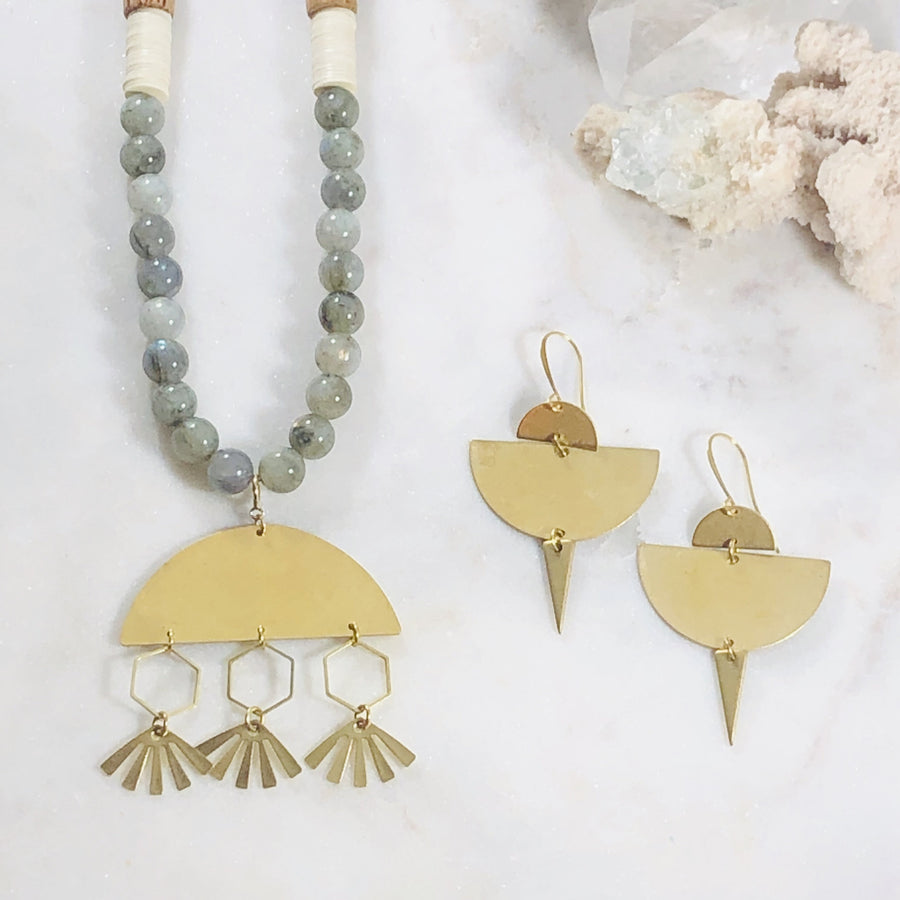 Handmade healing crystal jewelry. This versatile boho necklace offers two ways to wear it.