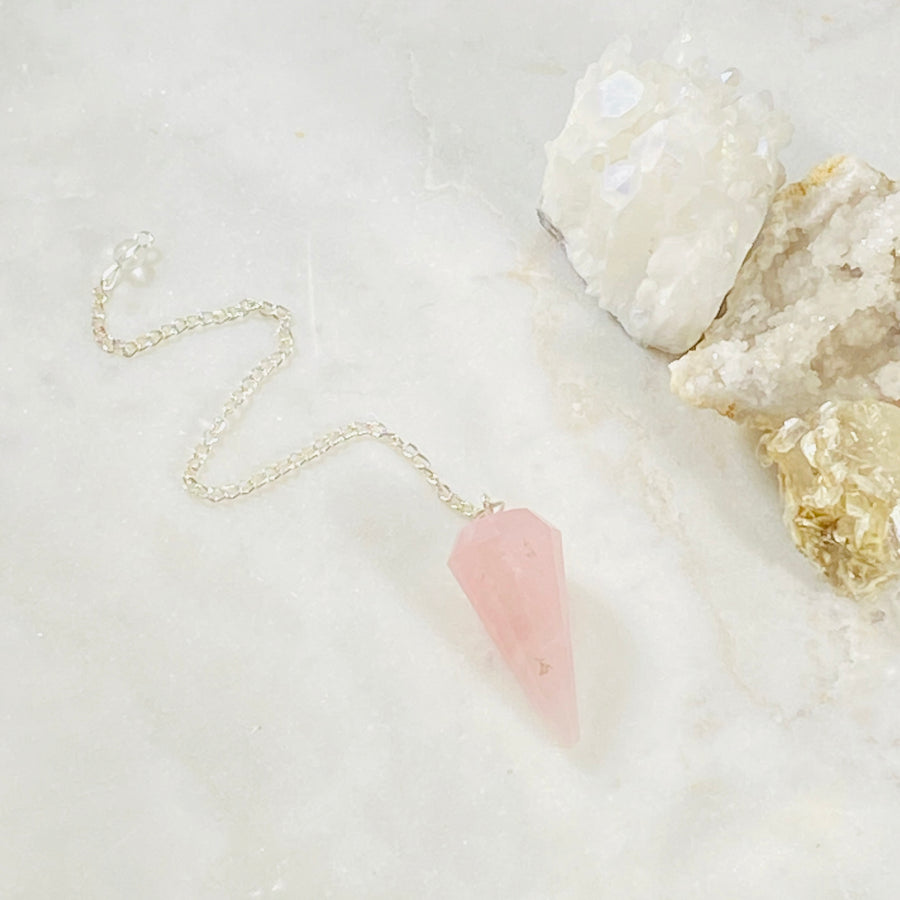 rose quartz pendulum for divination