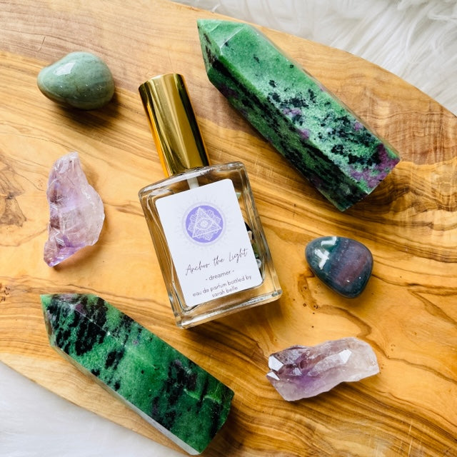 High frequency perfume bottled in the USA by Sarah Belle, the Dreamer crystal-infused eau de parfum features the frequencies amethyst, ruby zoisite and moss agate, and carries the energy of inspiration aligning your heart and mind to follow a higher calling. Perfect for crystal lovers and makes the perfect gift.