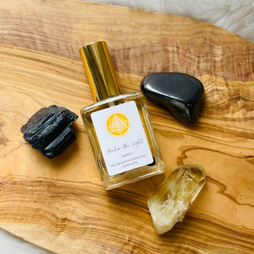 High frequency perfume bottled in the USA by Sarah Belle, the Queen crystal-infused eau de parfum features the frequencies of amber and gold sheen obsidian, and carries the energies of inner-reflection, personal power, fairness and luxury. Perfect for crystal lovers and makes the perfect gift.